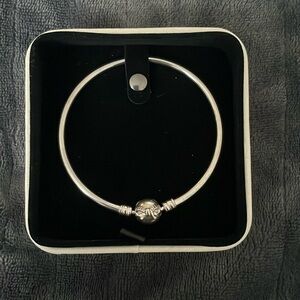 Limited edition Pandora bangle with bow clip